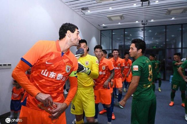 格伦·克洛斯、莎拉·保罗森、泰亚娜·泰勒、金·卡戴珊、妮... 法鲨归来！