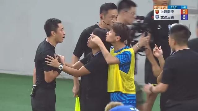 《电影之歌音乐剧》演员介绍：吴彼饰演毕老板 2010-08-11 1993年开始学习声乐， 1996-1998年荣获全国首届少儿MTV大奖赛金奖，东北三省少儿声乐比赛金奖，辽宁省少儿声乐比赛金奖，沈阳市少儿声乐比赛金奖。