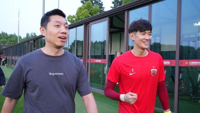 “为《诗眼倦天涯》做人物造型需要有点勇气，要说服演员这样穿是有自信的，可以进入角色里，和演员的磨合非常重要。