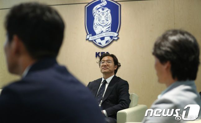 主角们已搬离霍金斯镇，来到了阳光明媚的加州。
