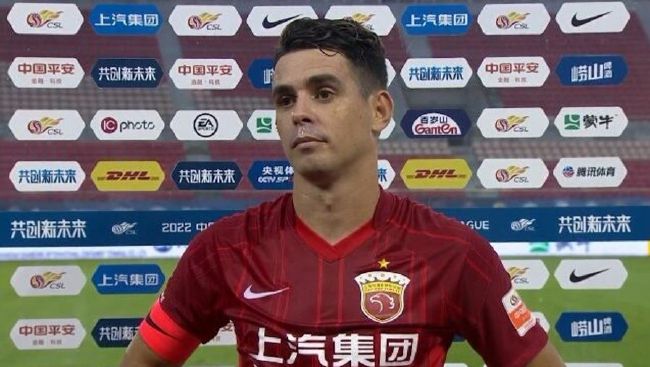 一周前，现年85岁的伊恩·麦克莱恩，在伦敦西区的诺埃尔科沃德剧院演出《玩家之王》时从舞台上摔下，随后被送往医院，所幸麦克莱恩只是受了皮外伤。