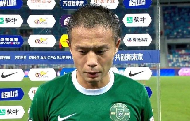 刘亦菲不愿清纯耍性感 抹胸裙露香肩妩媚诱人 2009-11-15 “神仙姐姐”刘亦菲近日为某杂志拍摄了一组写真，以不同于以往清纯的形象登上封面，秀窈窕身材长发飞舞，完美童颜却蜕变得更加成熟妩媚，性感指数飙升。