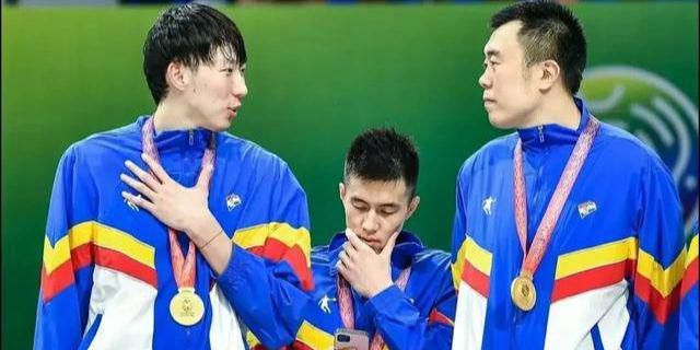 违者将追究其相关法律责任 图片由视觉中国供本网专稿，任何网站、报刊、电视台未经视觉中国许可，不得部分或全部转载 标签： 穿普拉达的女王2安妮·海瑟薇路透 ： 相关新闻 票房逆袭，接连破亿…它该爆了！