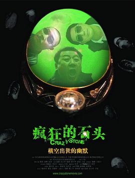 金高银一袭白色连衣裙，长发披肩亮相，仙美动人，气质出众。