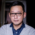 《封神第一部：朝歌风云》片尾雪龙驹载姬发回到故土西岐，《封神第二部》则进一步将镜头聚焦于西岐。