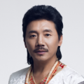 河智苑出席韩国电影回顾之夜 抹胸裙秀傲人上围 2015-10-05 20届釜山电影节，韩国电影回顾之夜活动在海云台举行。